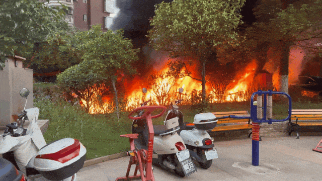 4ebc2f34c78501e6a2e3f0f60bb83f24.gif