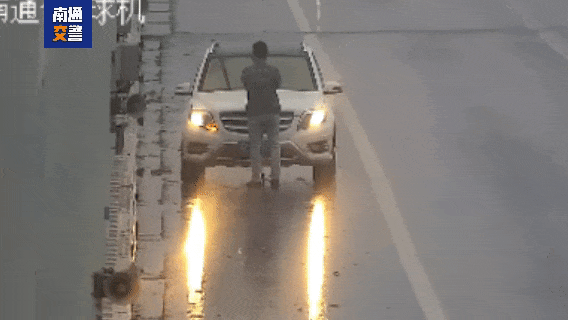 193de4a4db0d2656fae92da60edaff1c.gif