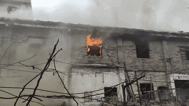 2a1ad90ea796882a3a3f403ec833de40.gif